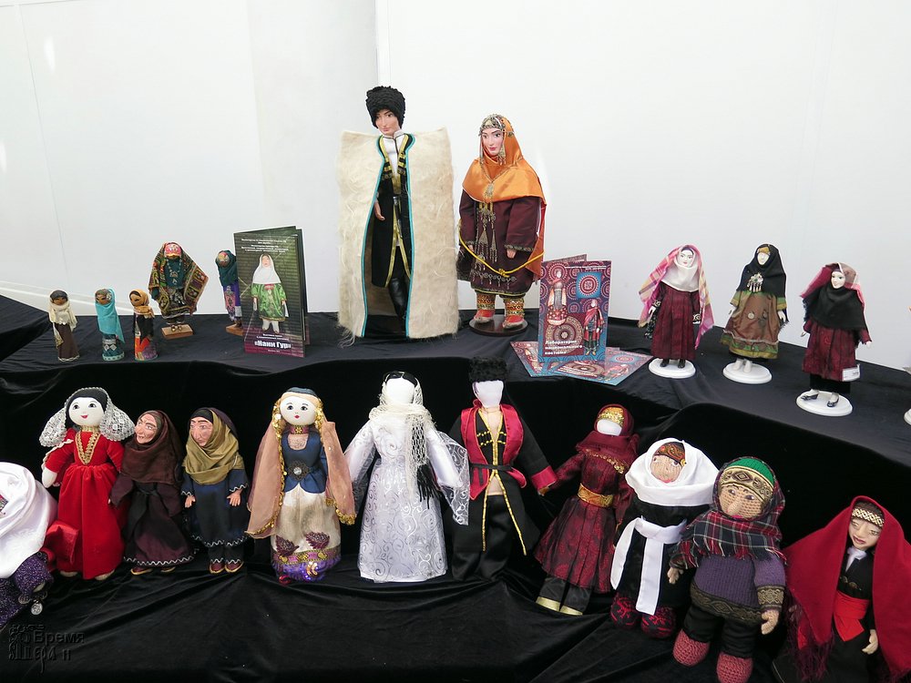 Атриум выставка кукол_2